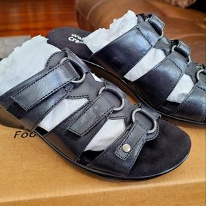 Walking  Cradles Women's Cast Leather Slides, 7N, Black